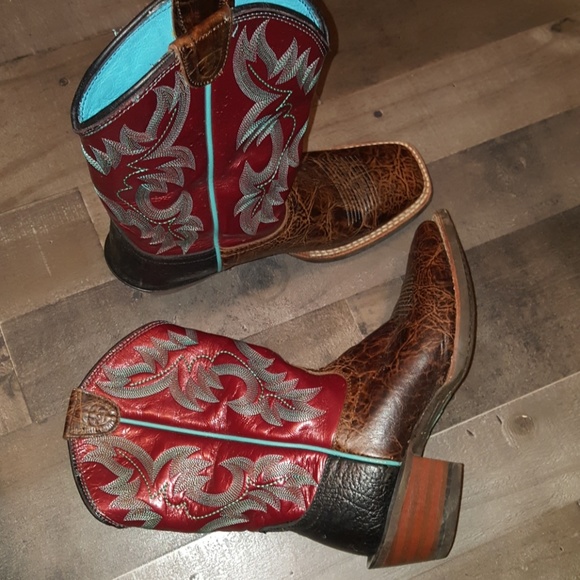 SOLD Wow like new Ariat boots great condition firm - Picture 2 of 5